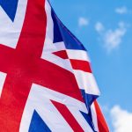 Офис здравоохранения Великобритании сталкивается с вопросами из-за связей с активистами против азартных игр